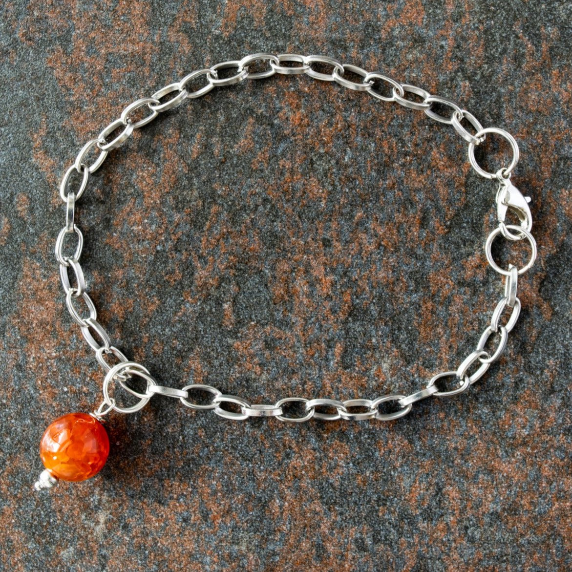 Simplicity, Silver Linked Bracelet with a Common Agate Pendent