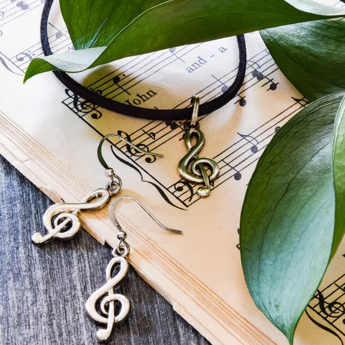 Little Treats, Dangle Earrings with Silver Treble Clefs