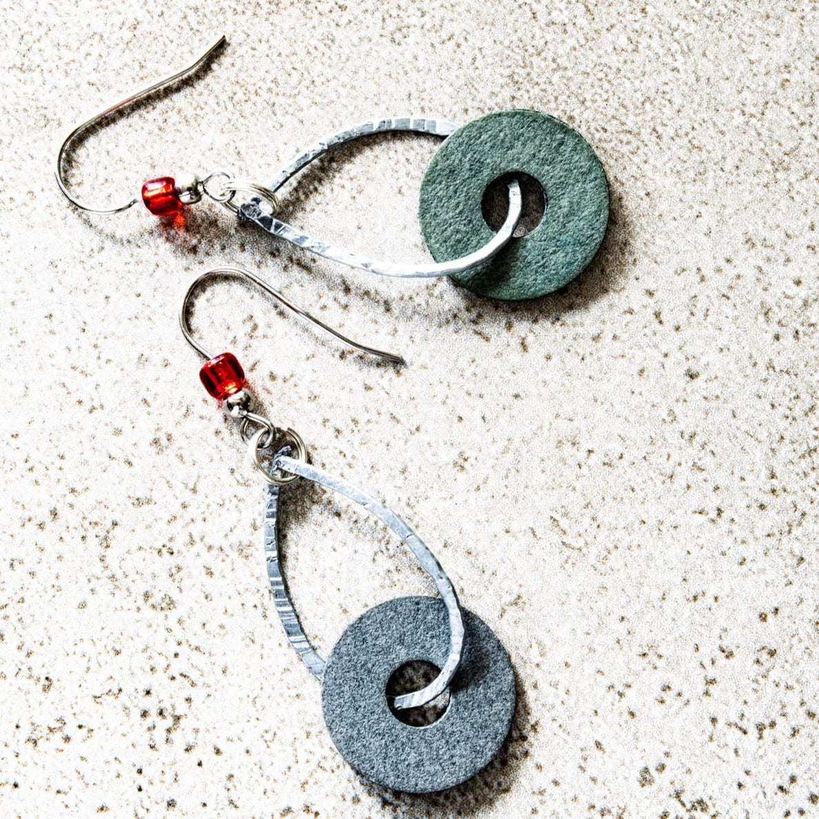 Rings, Dangle Earrings with Black Fibre Washers