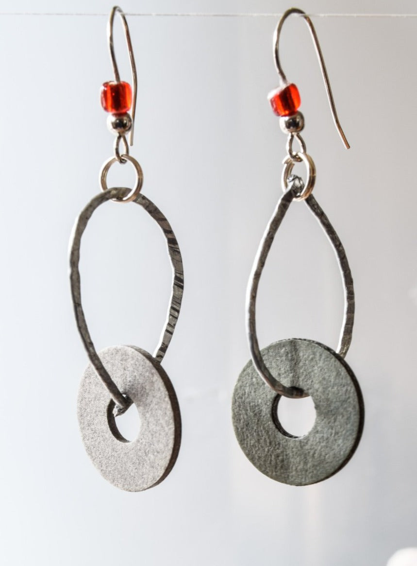 Rings, Dangle Earrings with Black Fibre Washers