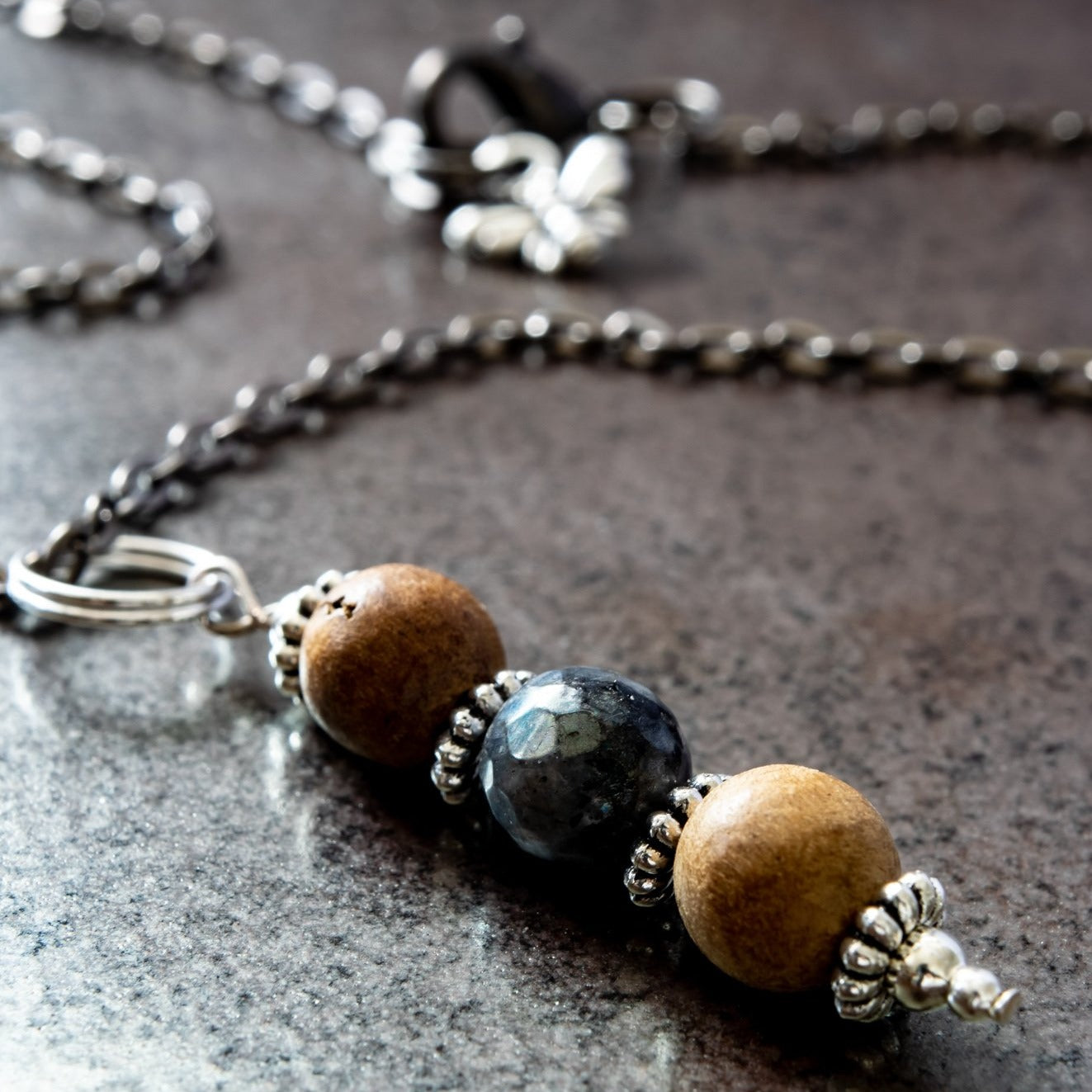 Expressions in Labradorite, 21-inch Sandalwood and Labradorite Pendent Necklace