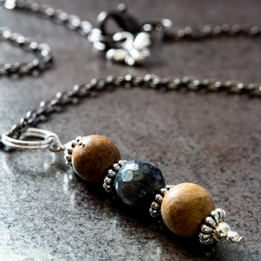 Expressions in Labradorite, 21-inch Sandalwood and Labradorite Pendent Necklace